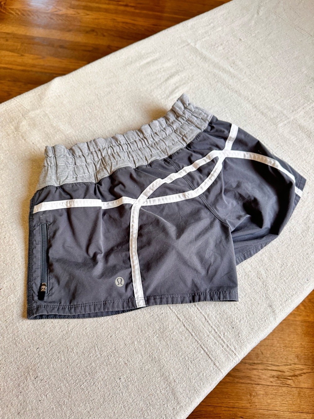 lululemon athletica Gray Run Speed Shorts Size 2 Zip Pocket Running Athletic
